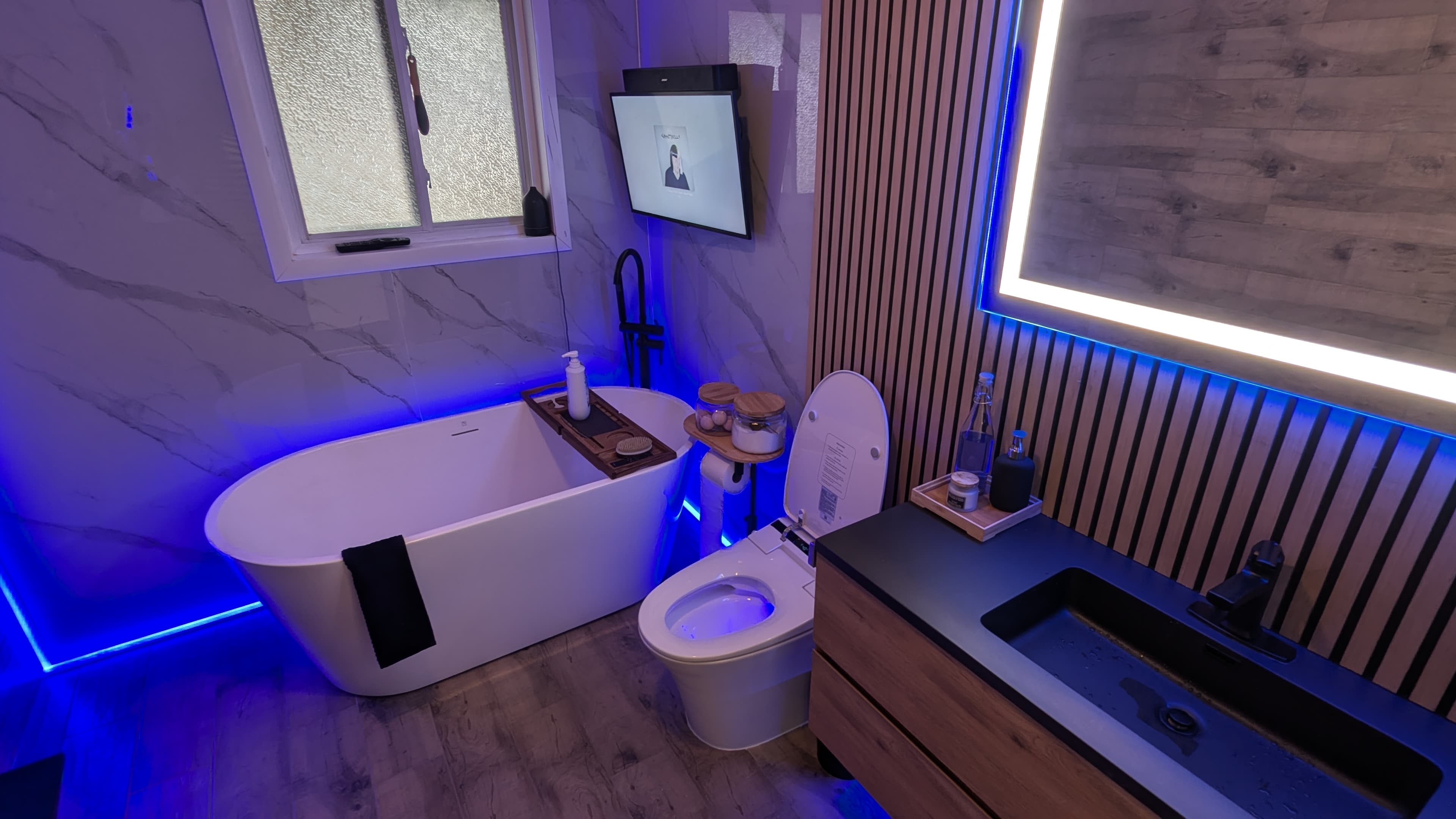 Installation éclairage LED salle de bain moderne Montréal