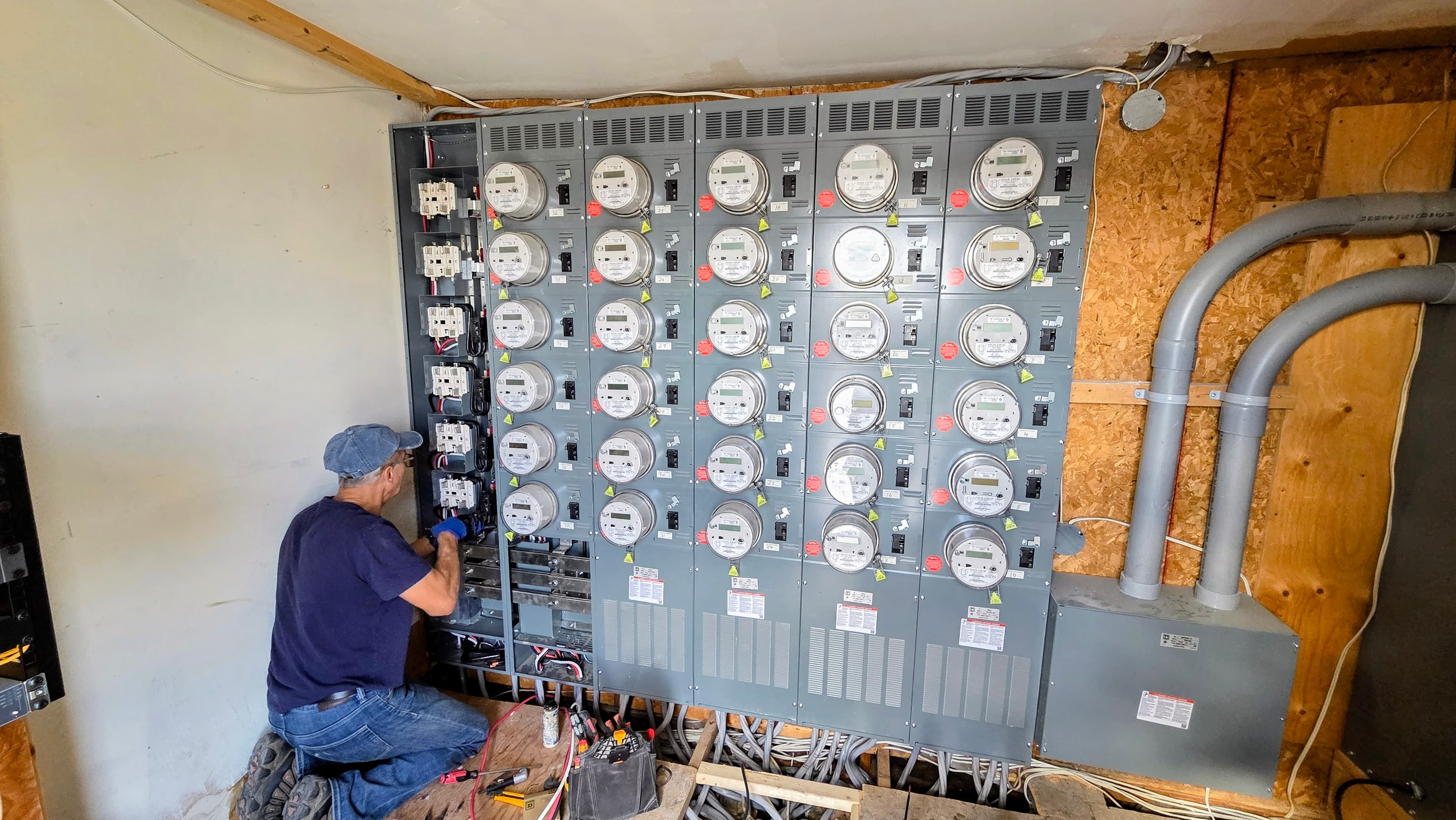 Installation banque de compteurs électriques commercial Montréal